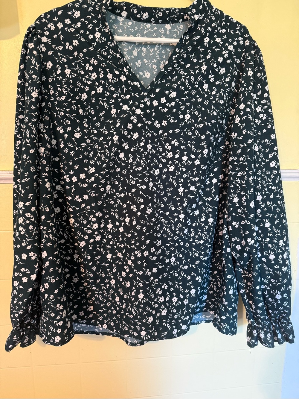 SHEIN Dark Green V-Neck Long Sleeve Floral Blouse